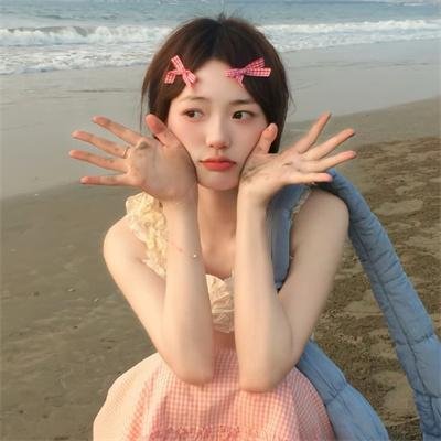 骑自行车的女人
